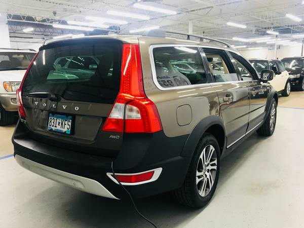 2013 VOLVO XC70 AWD One Owner! EXCELLENT CONDITION. See. Drive. Love. for sale in Eden Prairie, MN – photo 7