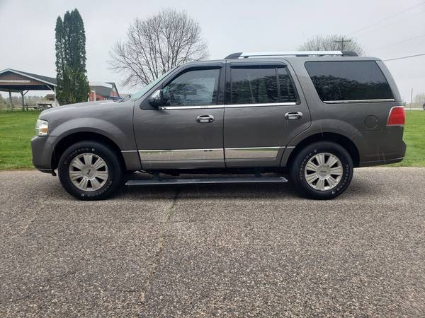2010 Lincoln Navigator SUV - - by dealer - vehicle for sale in New London, WI – photo 2