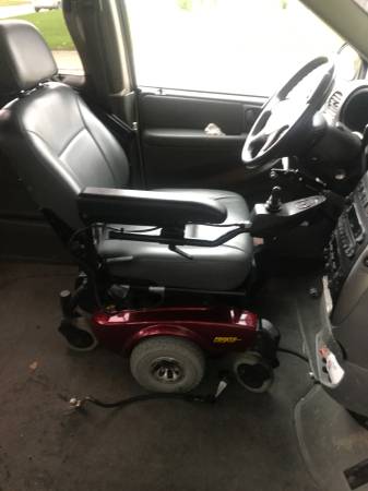 Disabled ramp Dodge Van w/ Power wheel chair for sale in South Milwaukee, WI – photo 6