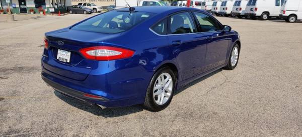 2016 Ford Fusion 4dr Sdn SE FWD - cars & trucks - by dealer -... for sale in Oconomowoc, WI – photo 3