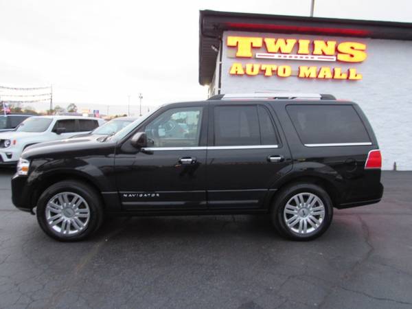 2014 Lincoln Navigator 4WD - cars & trucks - by dealer - vehicle... for sale in Rockford, IL – photo 4