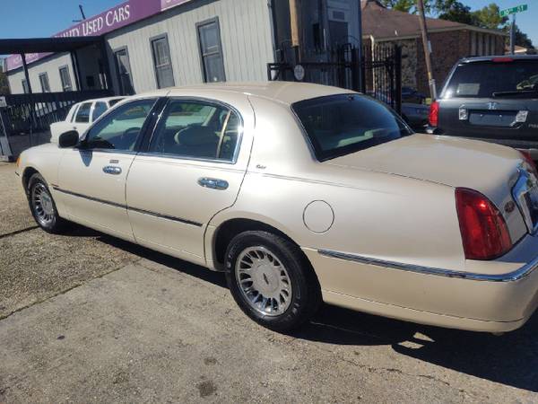 2000 Lincoln Town Car 4dr Sdn Cartier - - by dealer for sale in New Orleans, LA – photo 17