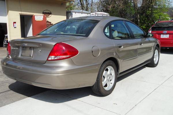 2004 Ford Taurus Crazy Low 66k Miles ! Nicest Around - cars & for sale in Cincinnati, IN – photo 4