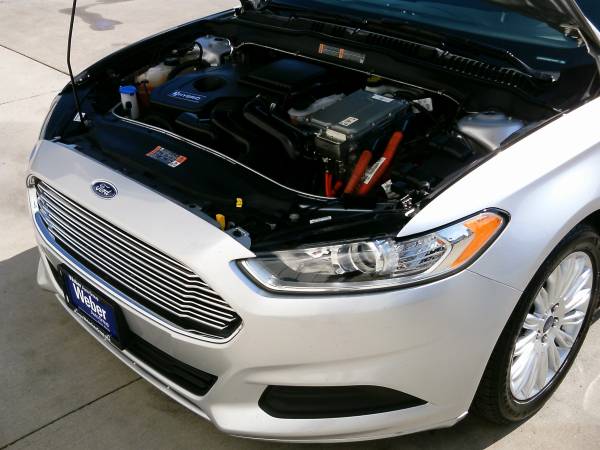 2016 Ford Fusion HYBRID SE-SHARP UNIT! VERY WELL MAINTAINED! for sale in Silvis, IA – photo 22