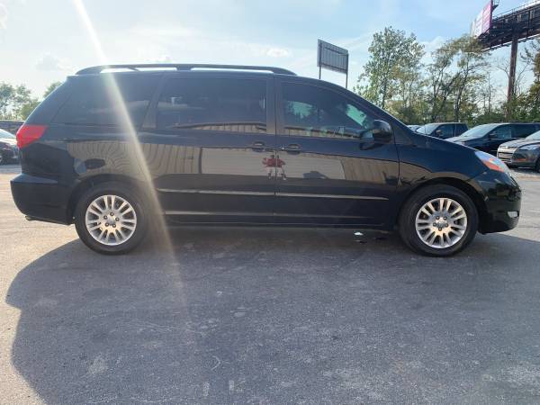 2010 Toyota Sienna XLE Entertainment 1-Owner Captain Chairs All Power for sale in Jeffersonville, KY – photo 5