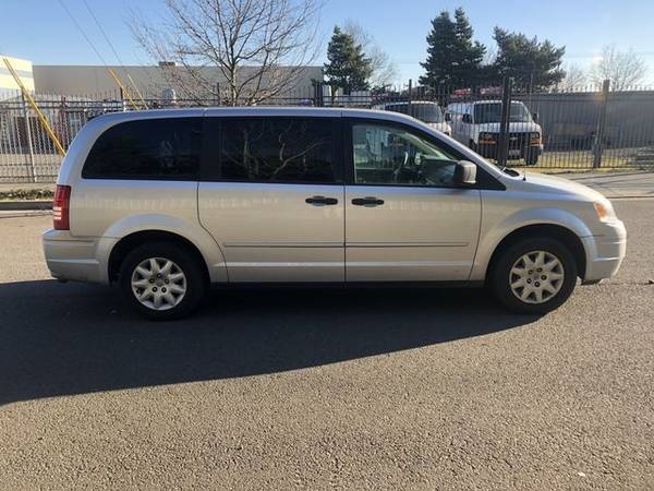2008 Chrysler Town & Country - Financing Available! - cars & trucks... for sale in Portland, OR – photo 7
