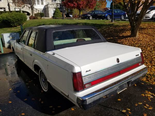 1989 Lincoln Towncar - cars & trucks - by owner - vehicle automotive... for sale in Bethlehem, PA – photo 4