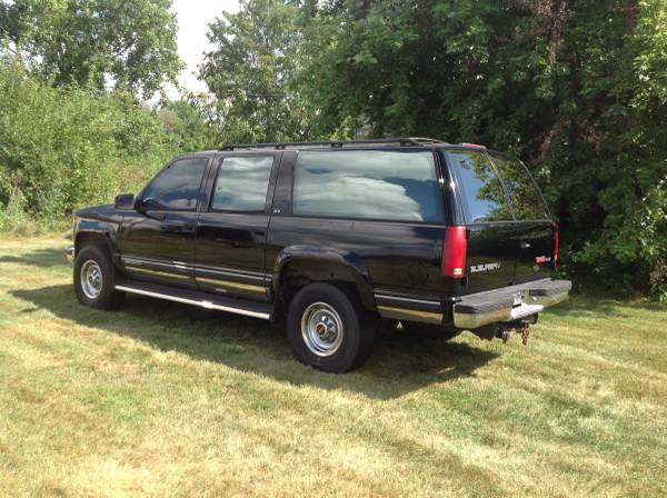 GMC Suburban 2500 SLE LOADED-4x4-LOW MILES 1 owner BLACK for sale in Remington, IN – photo 10