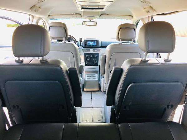2011 Volkswagen Routan Special Edition - Backup camera - 173xxx... for sale in Charleston, IN – photo 19