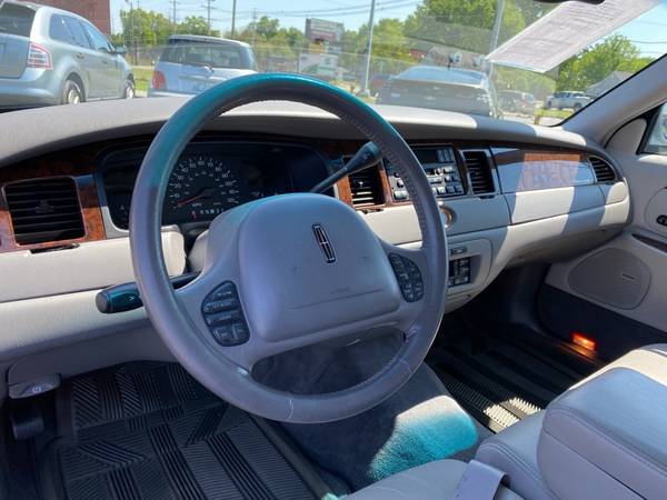 1999 Lincoln Town Car 4dr Sdn Cartier - - by dealer for sale in Louisville, KY – photo 8