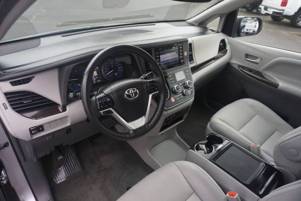2018 Toyota Sienna XLE for sale in McMinnville, OR – photo 8