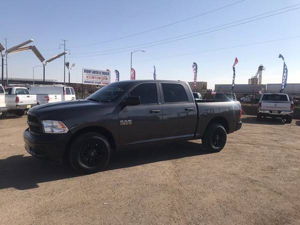 2016 Ram 1500 Crew Cab - Financing Available! - cars & trucks - by... for sale in Glendale, AZ – photo 4
