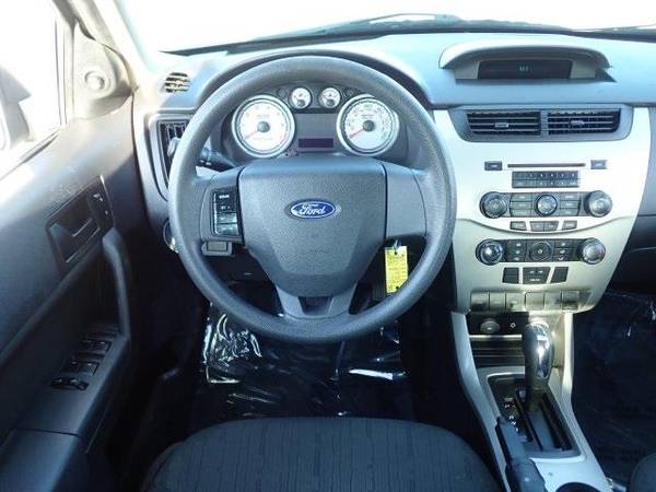 2009 Ford Focus sedan SE (Brilliant Silver Clearcoat for sale in Sterling Heights, MI – photo 17