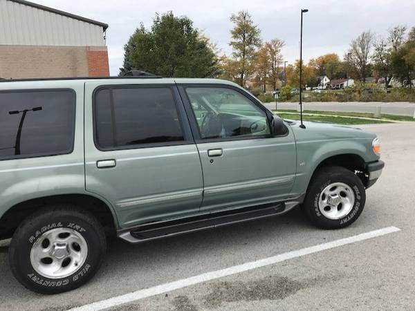 1998 FORD EXPLORER XLT AWD - cars & trucks - by owner - vehicle... for sale in Findlay, OH – photo 2