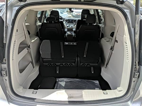 2020 Chrysler Pacifica FWD 4D Passenger Van/Minivan/Van Touring L for sale in Waterloo, IA – photo 8