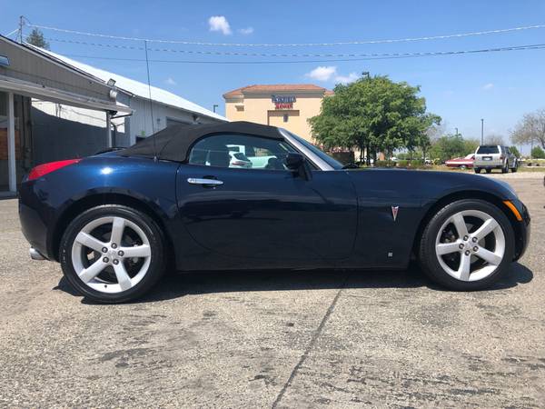 2006 PONTIAC SOLSTICE* CONVERTIBLE * STICK SHIFT* LOW MILES* HURRY IN* for sale in Clovis, CA – photo 5