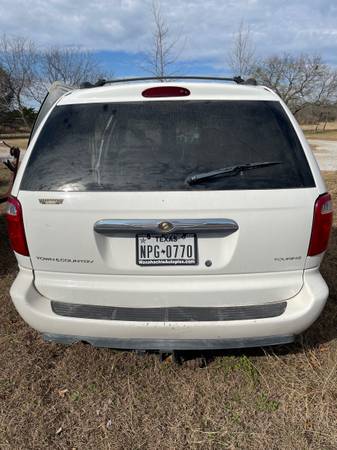 2005 Chrysler Town and Country w lift for sale in Paradise, TX – photo 2