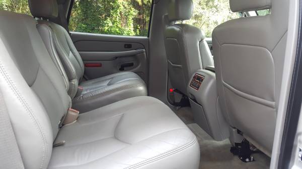 Birch Silver 2004 GMC Yukon SLT // 3rd Row // 4x4 // Tow Package -... for sale in Raleigh, NC – photo 14