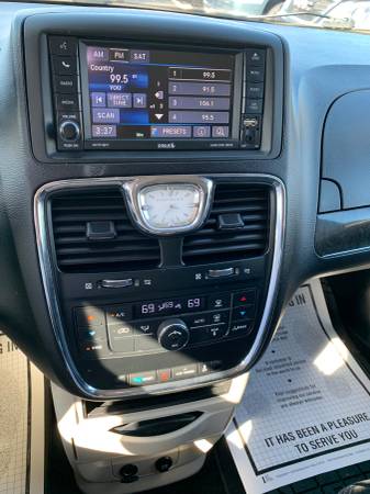 2014 Chrysler Town and Country Touring Edition, WARRANTY/FINANCE AVAIL for sale in Kenosha, WI – photo 11