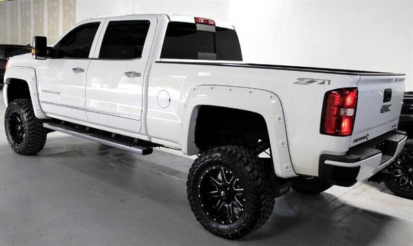 2015 GMC Sierra 2500HD Denali Crew Cab 4WD - cars & trucks - by... for sale in Fredericksburg, District Of Columbia – photo 13