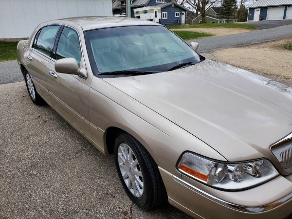 06 Lincoln Town Car for sale in Hokah, WI – photo 2