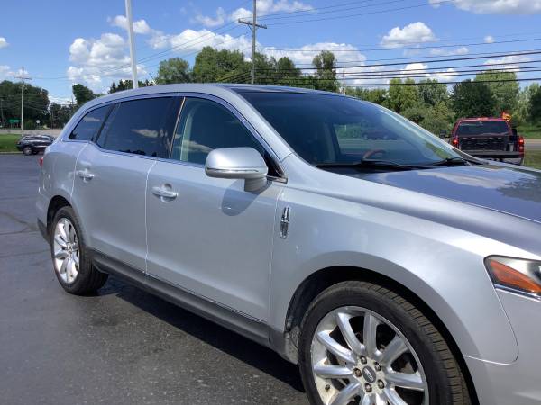Low Mileage! 2010 Lincoln MKT! Loaded! Third Row! - cars & trucks -... for sale in Ortonville, MI – photo 13