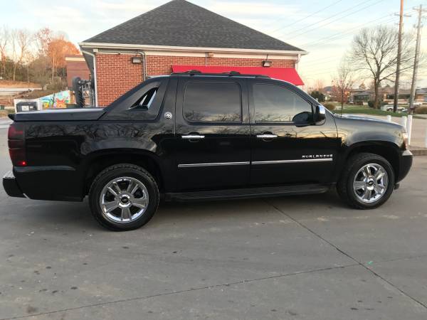 2013 Chevrolet Avalanche LTZ 4x4- Excellent Condition - cars &... for sale in Columbia, MO – photo 4