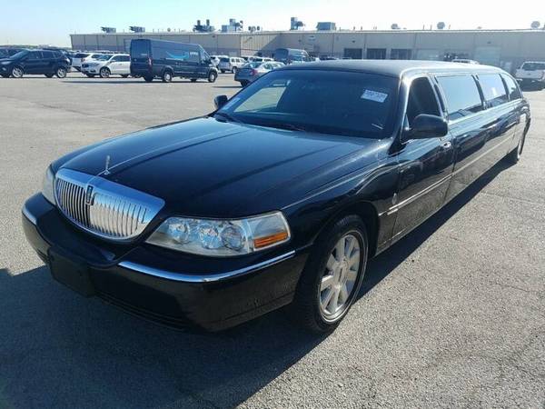 04 LINCOLN TOWN CAR EXECUTIVE 87K LIMOUSINE LEATHER GOOD TIRES... for sale in Skokie, IL – photo 2