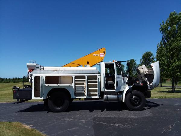 45' 2005 International 4400 Bucket Boom Lift Truck Fiber Body for sale in Hampshire, OH – photo 4