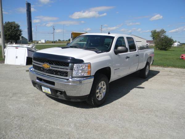 2011 Chevy 2500 HD duramax 6.6L diesel clean title crew cab 4x4 for sale in libertyville, IA – photo 2