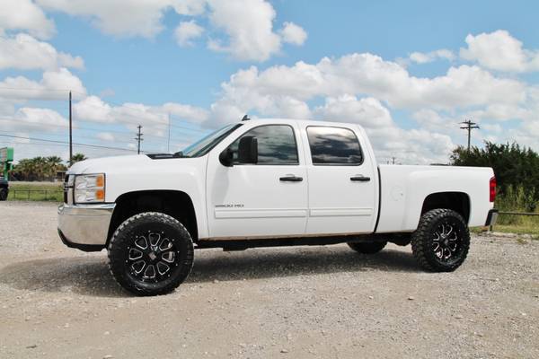 2014 CHEVROLET 2500 LT 4x4 - LOW MILES- DIESEL- COGNITO- NEW 20s &... for sale in Liberty Hill, LA – photo 4