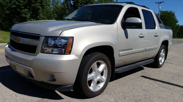 07 CHEVY AVALANCHE LTZ- 1 OWNER, ALL OPTIONS, DVD, SUPER CLEAN/ SHARP! for sale in Miamisburg, OH – photo 2