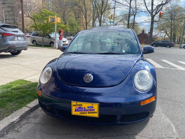 2006 Volkswagen new beetle 2 5 L hatchback sunroof heated seats for sale in Brooklyn, NY – photo 2