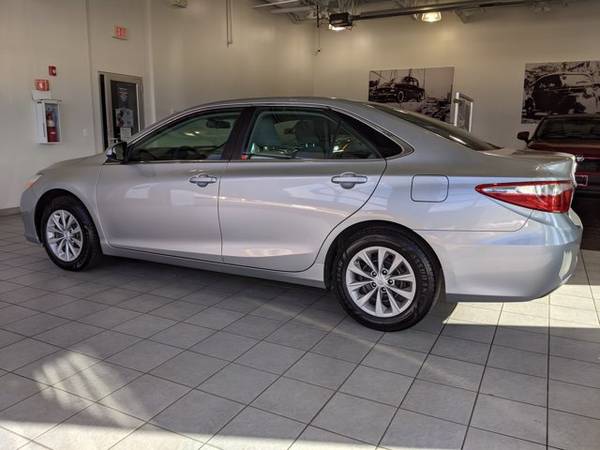 2015 Toyota Camry LE SKU:FU103378 Sedan - cars & trucks - by dealer... for sale in Libertyville, IL – photo 9
