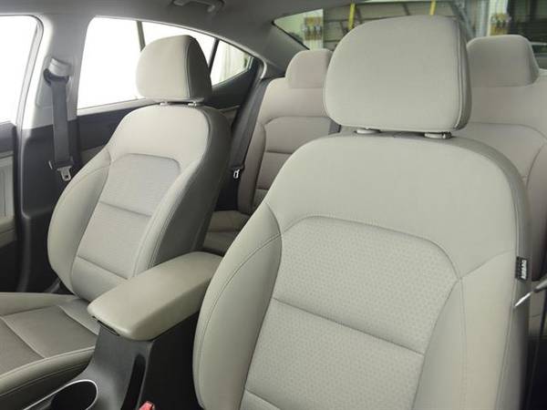 2017 Hyundai Elantra SE Sedan 4D sedan Off white - FINANCE ONLINE for sale in Arlington, District Of Columbia – photo 5