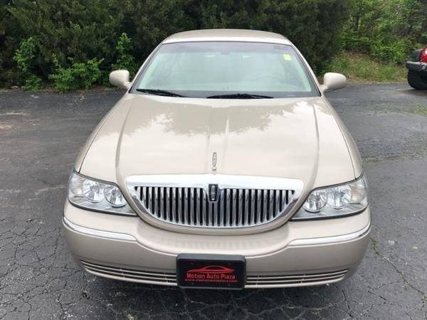 2003 Lincoln Town Car Executive - - by dealer for sale in Lake Saint Louis, MO – photo 2