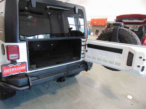 2016 Jeep Wrangler 4WD 4D Sport Utility / SUV Unlimited Sahara for sale in Cedar Falls, IA – photo 13