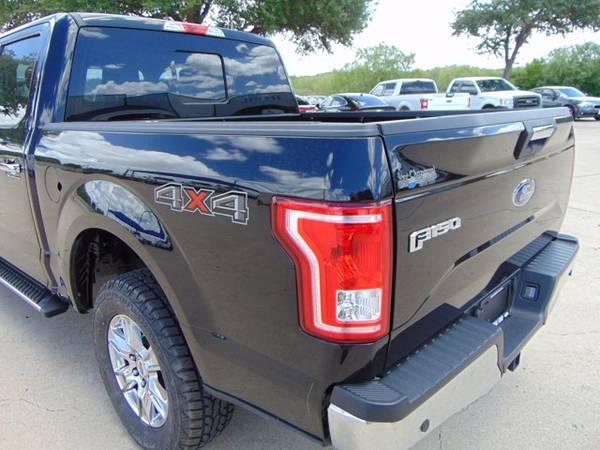 2017 Ford F-150 CREW CAB 4X4 XLT (*Mileage: 29,379!) - cars & trucks... for sale in Devine, TX – photo 12