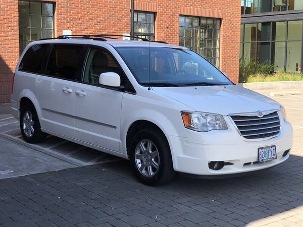 2010 Chrysler Town & Country LWB Touring w/STO-N-GO for sale in Gresham, OR – photo 6