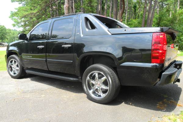 07 Chevrolet Avalanche, road ready, clean and only 156k mi. ! for sale in North Little Rock, AR – photo 5
