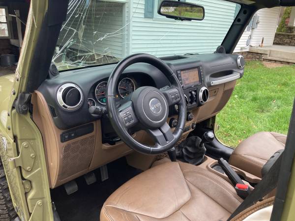 2013 Jeep Wrangler Unlimited Rubicon 4dr Commando Green / Saddle 6... for sale in Waterbury, NY – photo 18