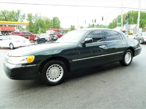 2002 Lincoln Town Car Executive - - by dealer for sale in Louisville, KY – photo 2