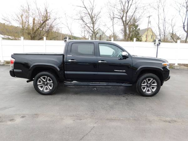 2018 TOYOTA TACOMA LIMITED DOUBLE CAB V6 4X4 LIKE-NEW! - cars & for sale in Barre, VT – photo 9