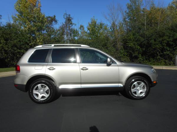 2007 VOLKSWAGON TOUAREG V6 AWD 35 SERVICE RECORDS AMAZING CONDITION! for sale in Highland Park, IL – photo 2