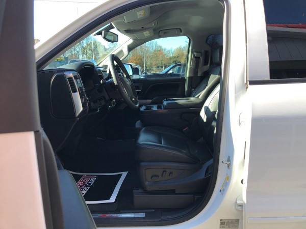 2018 Chevrolet Chevy Silverado 1500 LT Z71 4x4 4dr Crew Cab 5.8 ft.... for sale in Charlotte, NC – photo 9