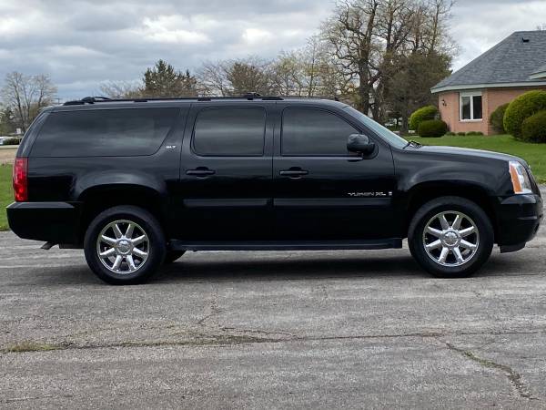 2007 GMC Yukon CL SLT 4X4 3rd Row Leather NICE! 11, 500 - cars & for sale in Chesterfield Indiana, IN – photo 2
