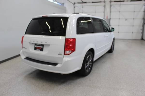 2017 Dodge Grand Caravan SXT hatchback White Knuckle Clearcoat for sale in Nampa, ID – photo 5