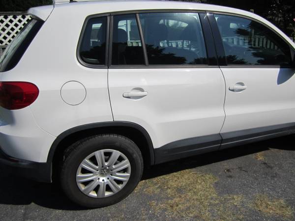 2012 VW Tiguan with manual transmission - cars & trucks - by owner -... for sale in Derwood, District Of Columbia – photo 3