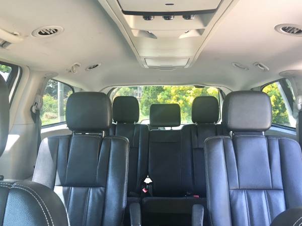 Reduced) 2013 Chrysler Town and Country for sale in Virginia Beach, VA – photo 5
