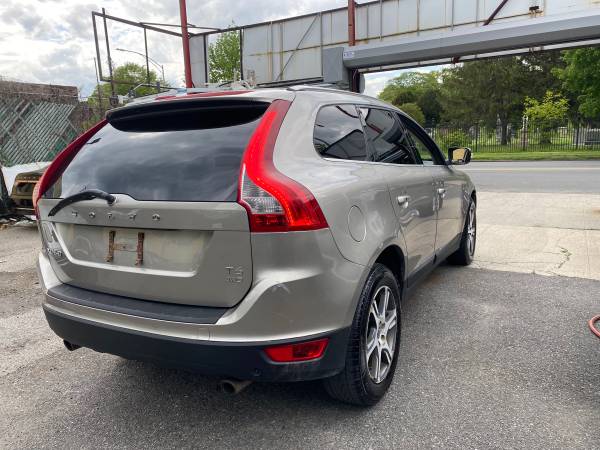 2013 Volvo XC60 AWD panoramic roof loaded for sale in Brooklyn, NY – photo 4